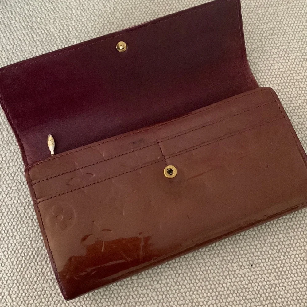 LOUIS Vuitton Vernis Maroon Long Wallet
